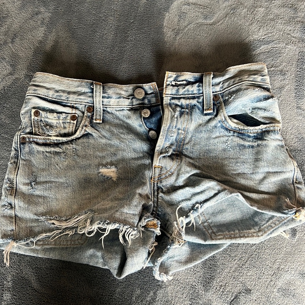 Levi’s 501 Light Wash Shorts Size 24